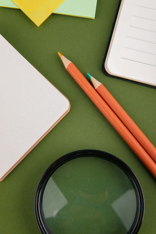 铅笔与办公用品 商务摄影的艺术与实用价值